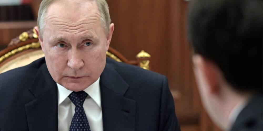 «Открытый вопрос». США предполагают, что Путин мог самоизолироваться и наказать своих советников за провалы в Украине — Байден