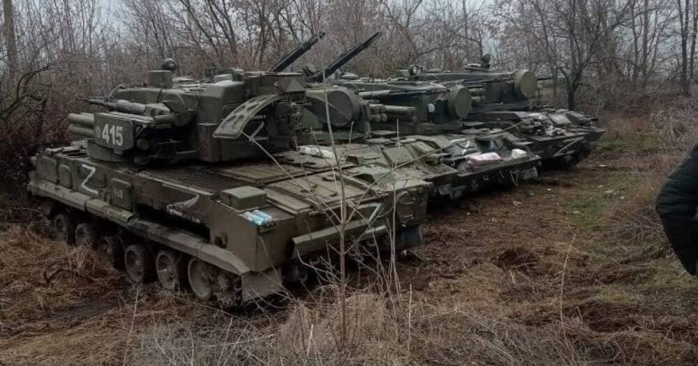 245 единиц техники и 30 вертолетов: ВСУ уничтожили военную базу оккупантов под Николаевом