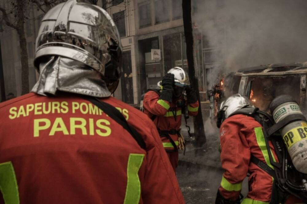 В жилом доме в пригороде Парижа прогремел взрыв