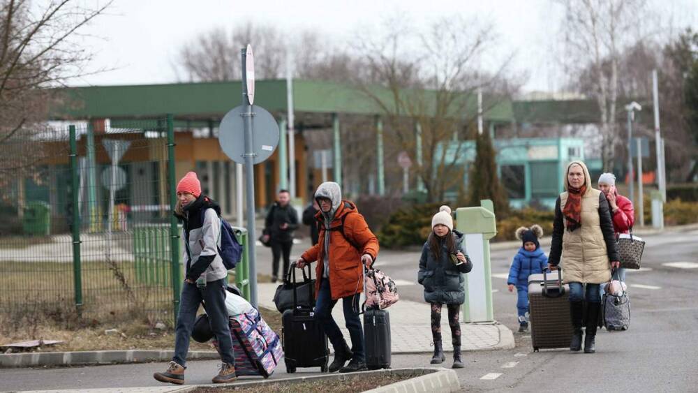 В Евросоюзе украинским беженцам предоставляют документы не только на проживание, но и на работу