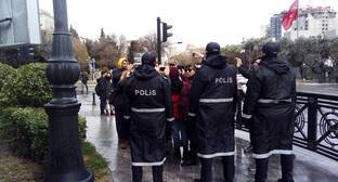 Полиция Баку помешала проведению акций у посольства России