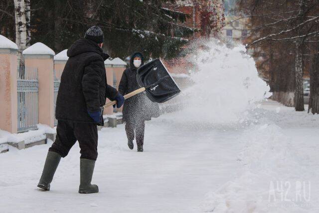 «Всё для людей»: жители Кемерова возмущены уборкой снега