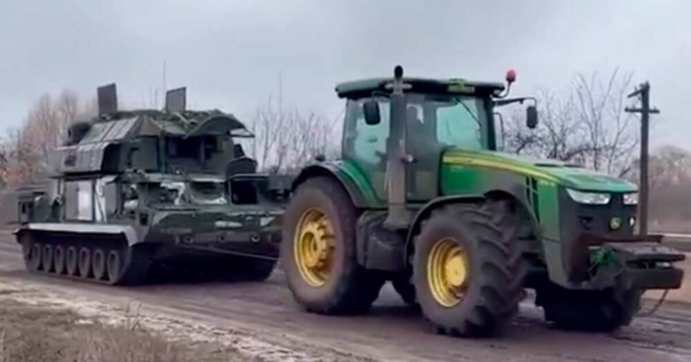 В Сети разоблачили фейк с "тащущим танк украинским трактором"