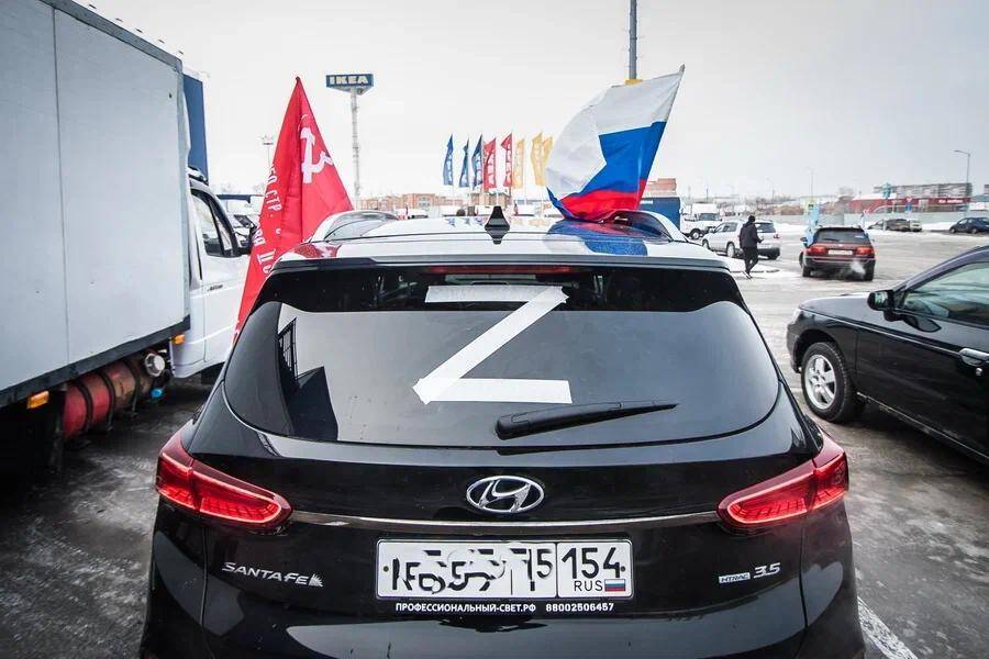 В Новосибирске десятки водителей приняли участие в автопробеге «Zа наших»