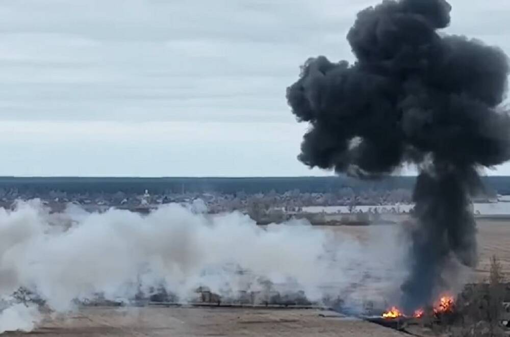 Превратился в огненный шар: ВСУ показали кадры уничтожения российского вертолета