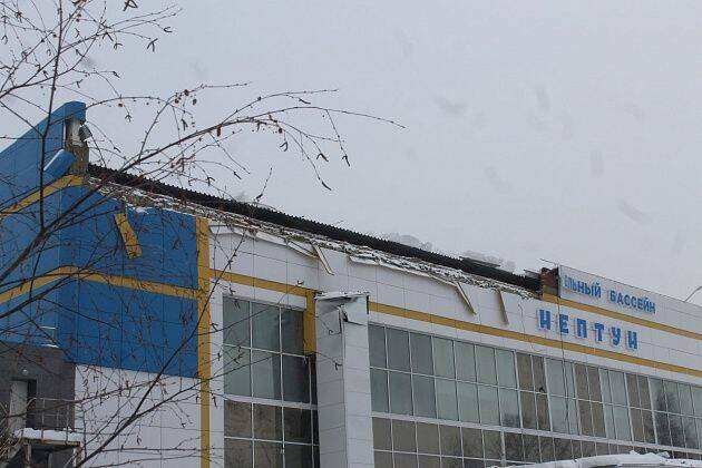 В Североуральске крыша спортивного бассейна обвалилась под тяжестью снега