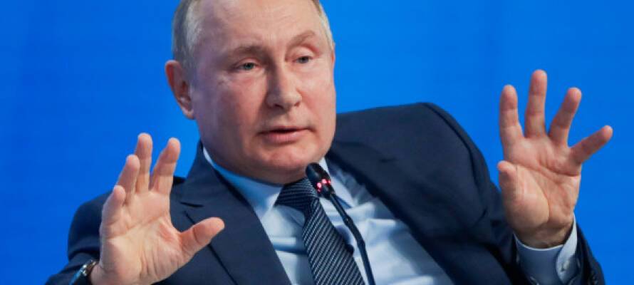 Путин ответил на вопрос о возможности введения военного положения в России