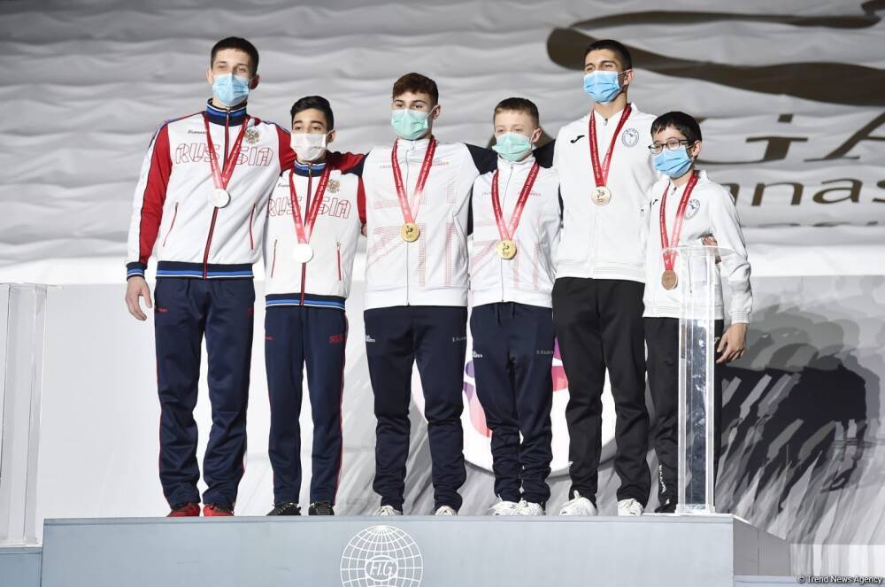 В Баку прошла церемония награждения победителей Всемирных соревнований среди возрастных групп по акробатической гимнастике (ФОТО)