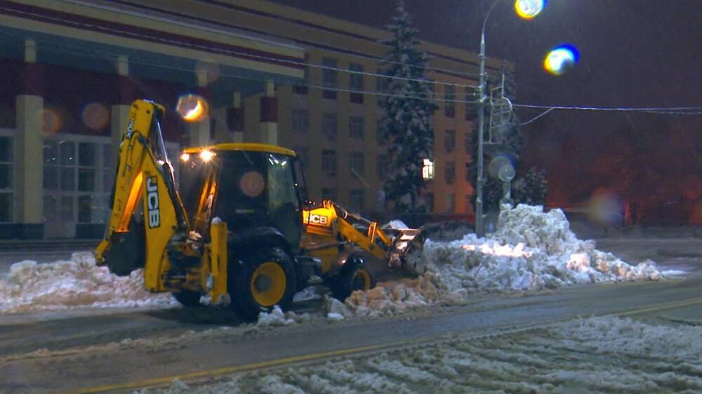В Воронеже за ночь с улиц города вывезли 7,5 тысячи кубометров снега