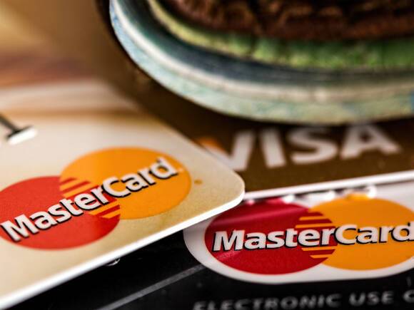 Visa и Mastercard объявили о приостановки деятельности в России