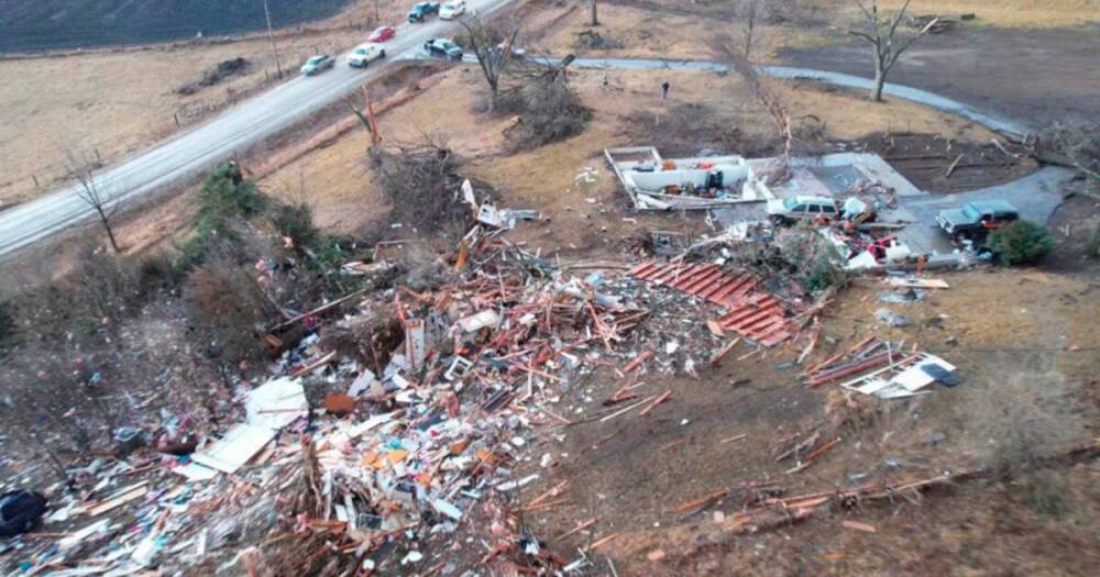 Четверо детей и двое взрослых погибли во время торнадо в США