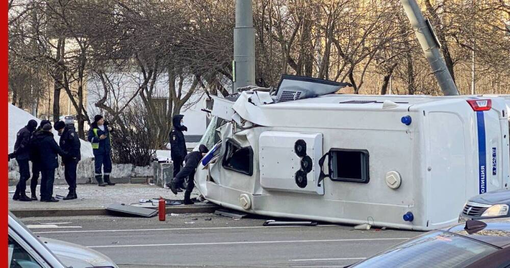 В Москве в ДТП с автозаком пострадали девять человек