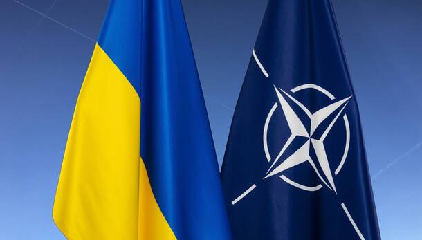 В НАТО объяснили отказ закрывать небо над Украиной