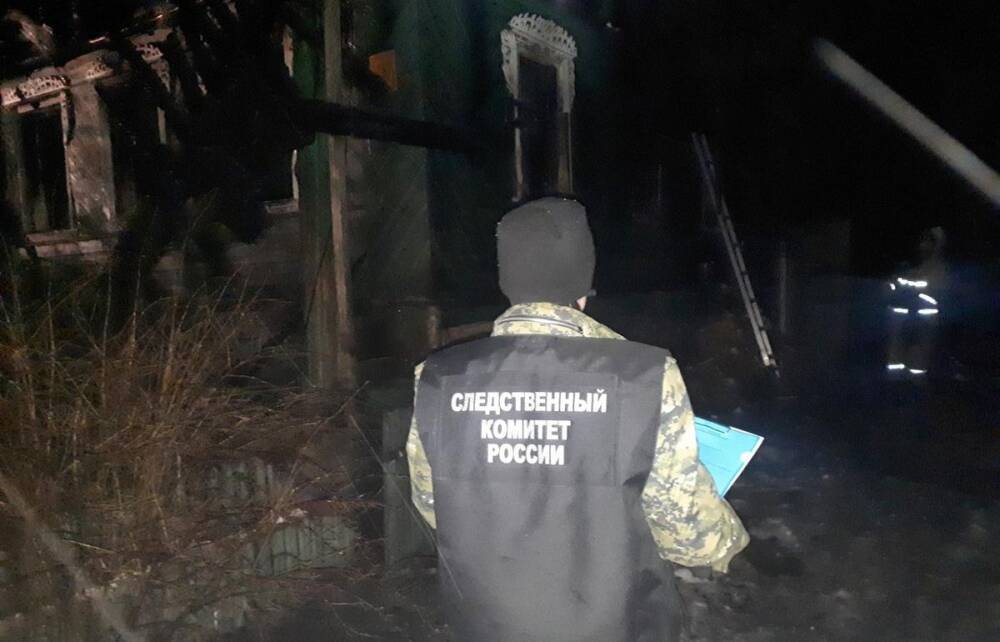 Мужчина и женщина погибли ночью на пожаре в Тверской области