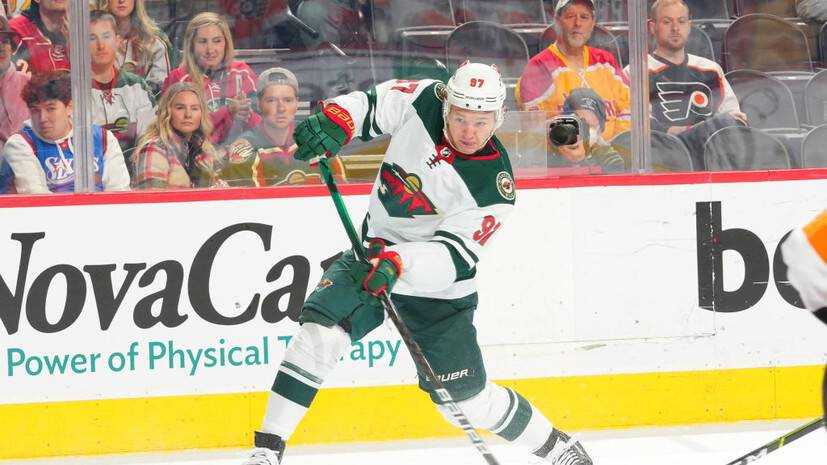 Арбитр столкнулся с Капризовым в матче НХЛ «Миннесота» — «Даллас»