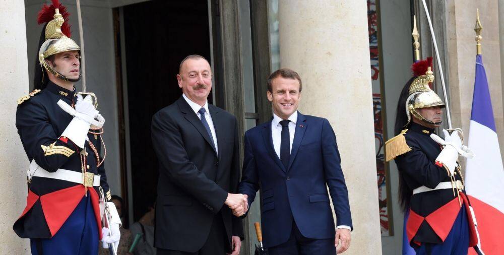Связи между Францией и Азербайджаном и впредь будут укрепляться в духе дружбы и доверия - Макрон
