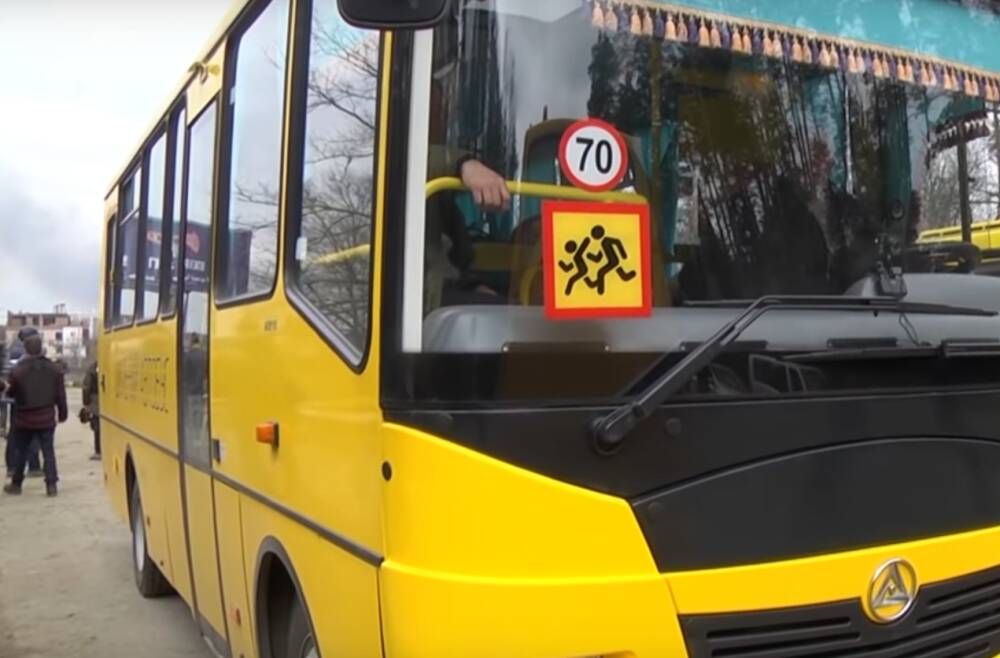 Враг обстрелял эвакуационный автобус под Киевом: что известно о пострадавших