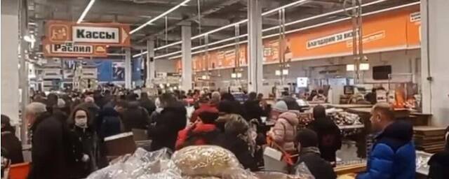 Петербуржцы штурмуют магазины OBI после объявления о закрытии сети