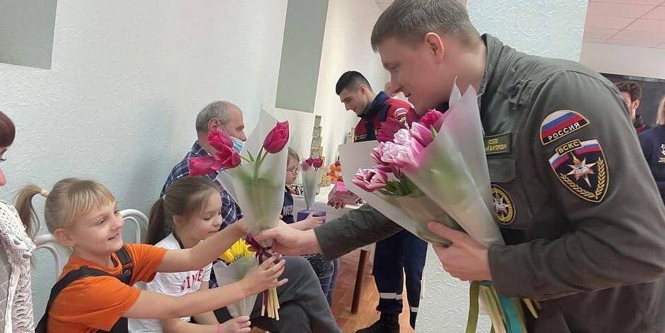 Представители Общественной палаты и исполкома ОНФ поздравили женщин из ДНР и ЛНР с праздником