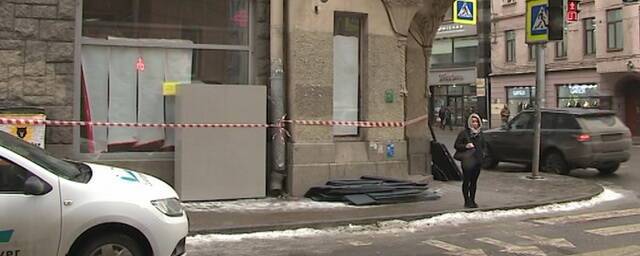 В Петербурге в одном из магазинов на Чкаловском проспекте обрушился пол
