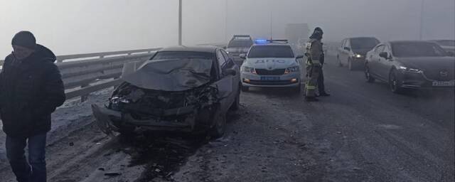 На объездной дороге в Тюмени из-за плохой видимости столкнулись 16 машин