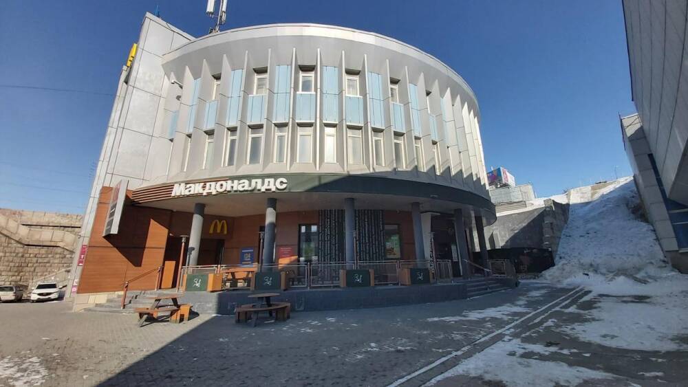 В Новосибирске рестораны McDonald's продолжили работать после сообщения о закрытии