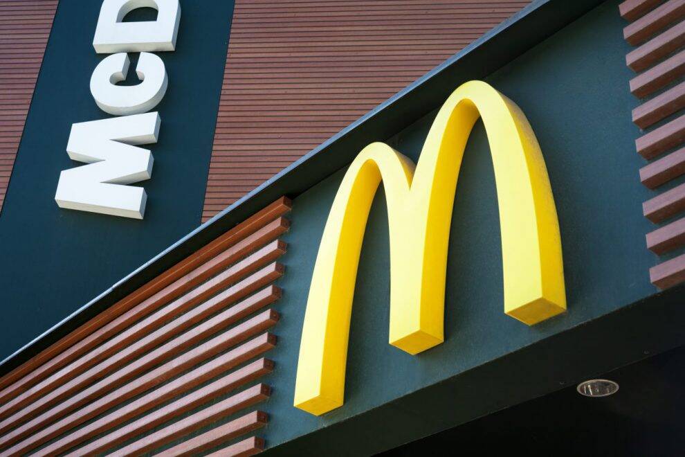 «Макдоналдс» заявил о закрытии 850 своих ресторанов в России