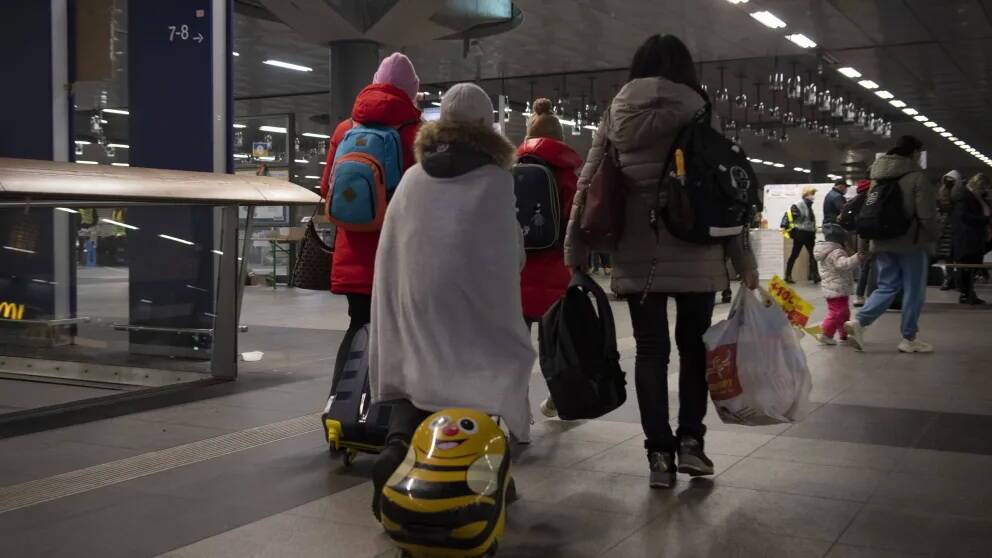 Сомнительные предложения на вокзале Берлина: украинских беженок просят быть осторожными