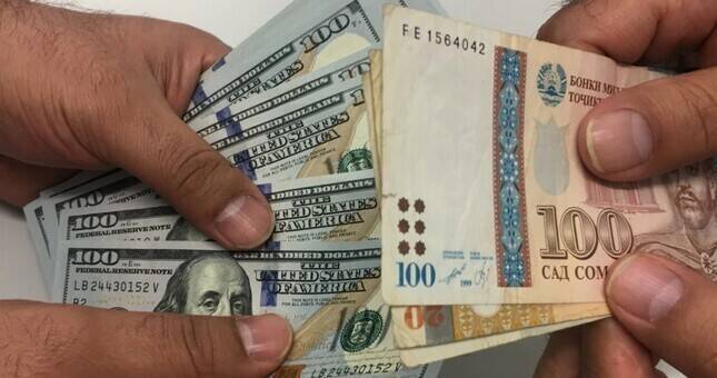 В Таджикистане резко повысился курс доллара