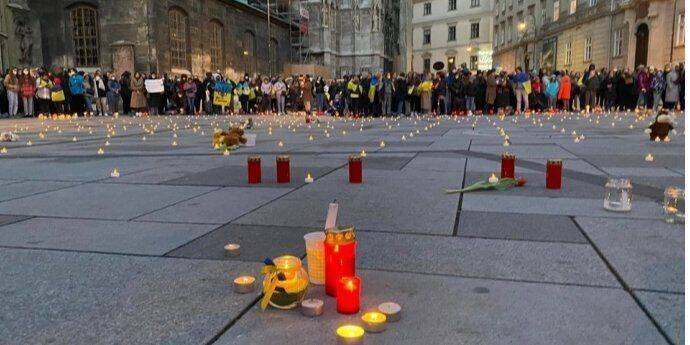 Тысяча свечей. В Вене прошла акция памяти жертв российской агрессии в Украине