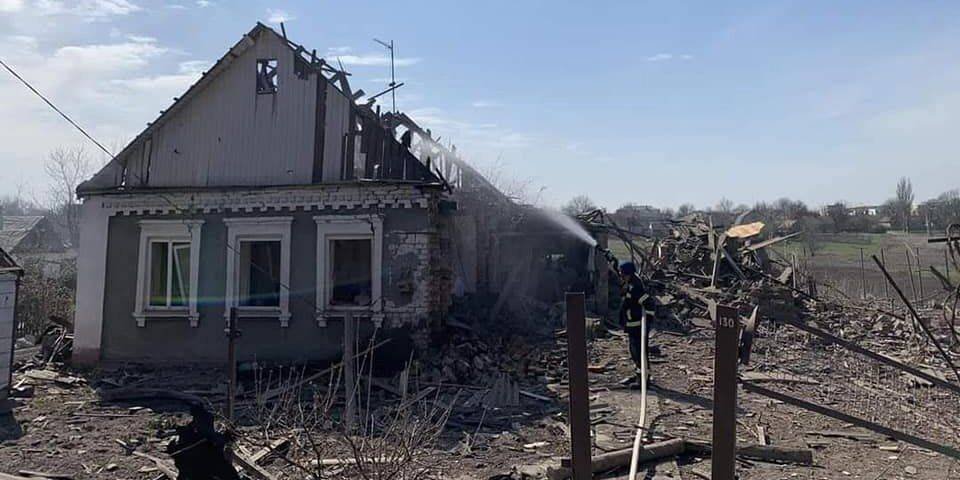 Оккупанты обстреляли село в Донецкой области, повредив 30 домов