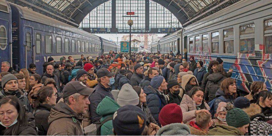 У Львові очікують ще кілька тисяч переселенців, які їдуть з Покровська та Слов’янська