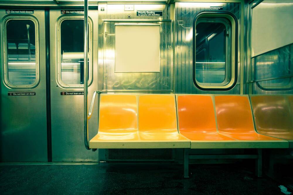 В Нью-Йорке продолжают искать человека, устроившего стрельбу в метро