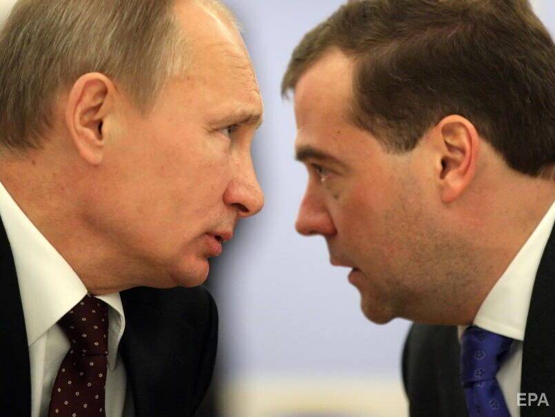"Стоит крепко запирать двери на ночь". Медведев пригрозил властям Украины после задержания кума Путина Медведчука