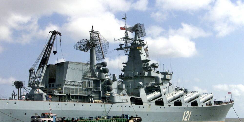 Крейсер Москва после ракетных ударов перевернулся и начал тонуть — оперативное командование Юг