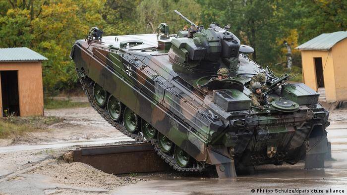 Большинство немцев выступают за поставки тяжелых вооружений Украине