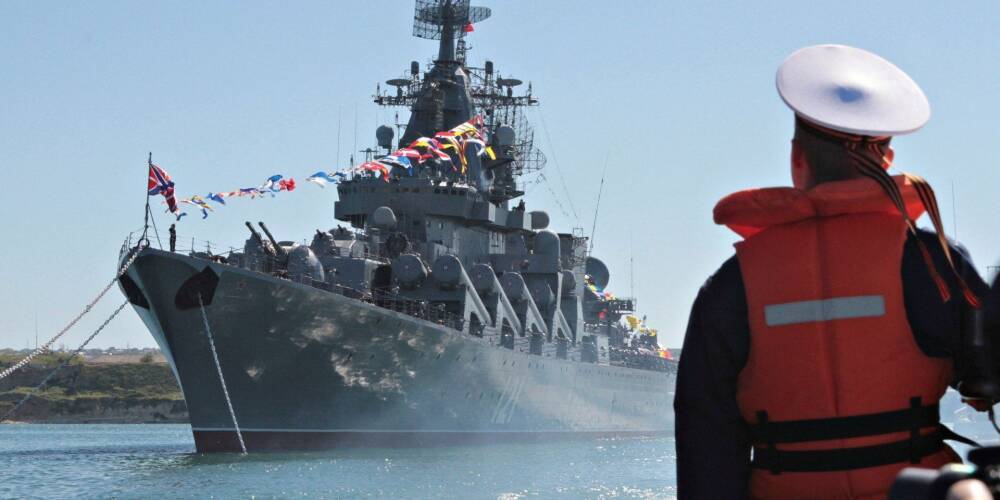 «Гордость флота» на дне Черного моря. Затопление крейсера Москва стало символом «беспорядочной» войны РФ и ударило по Кремлю — мировые СМИ