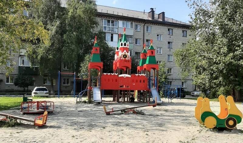 Детскую площадку в форме Кремля снесли на улице Малышева в Тюмени