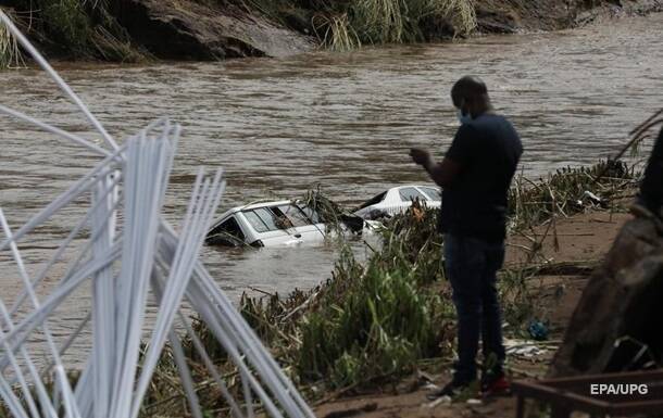 Наводнение в ЮАР: число жертв достигло 400 человек