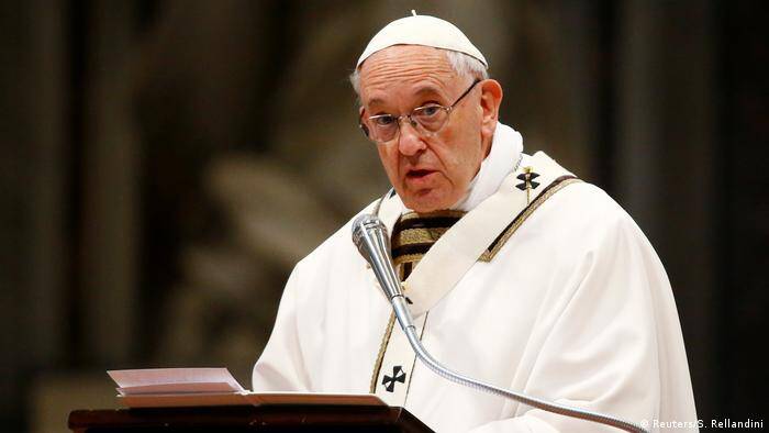 Папа римский назвал "расизмом" хорошее отношение к украинским беженцам в Европе