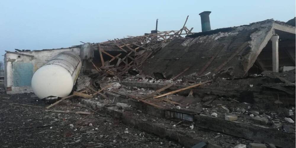 В Днепропетровской области российские оккупанты обстреляли птицефабрику, здание разрушено до основания