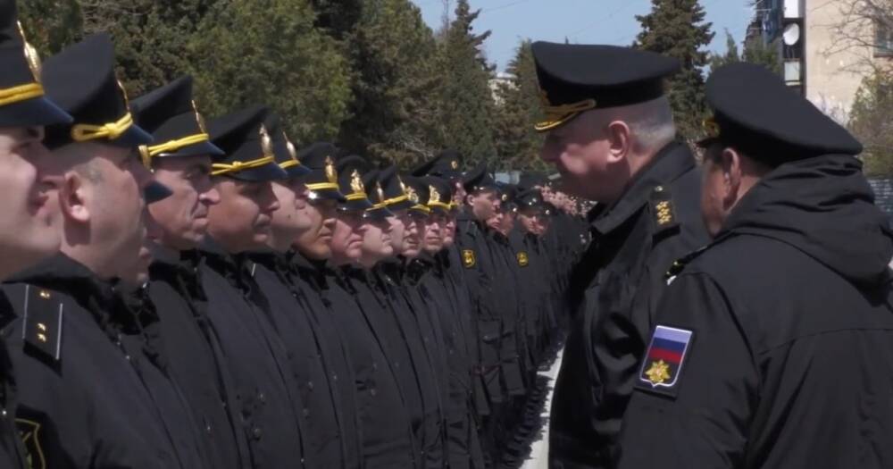 Минобороны РФ опубликовало кадры встречи адмирала с экипажем "Москвы" (видео)