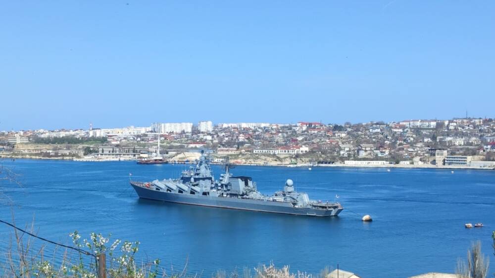 Главком ВМФ встретился с экипажем затонувшего крейсера "Москва"