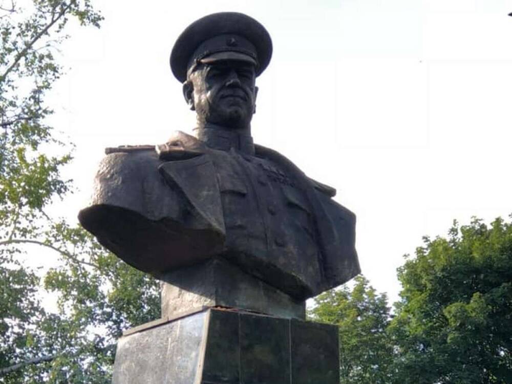 В Харькове снесли памятник Жукову: появилось фото