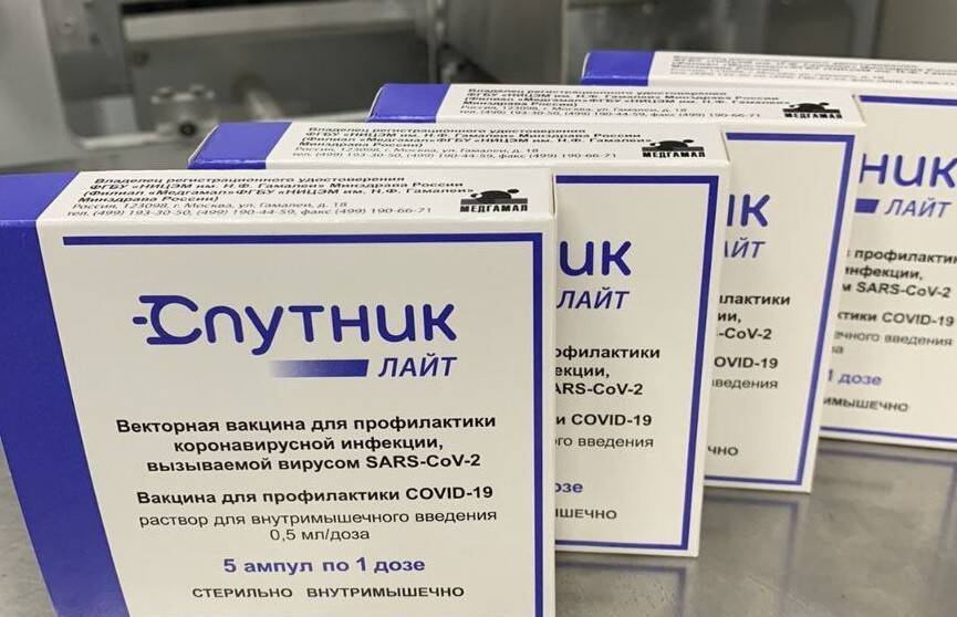 Лукашенко продемонстрировали вакцину «Спутник Лайт» белорусского производства
