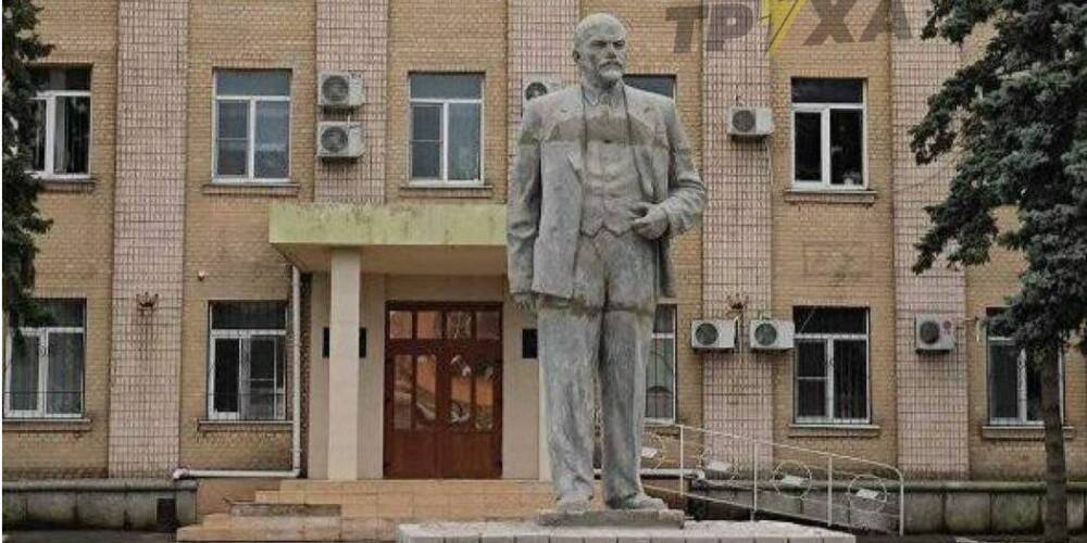 В оккупированном российскими войсками Геническе восстановили памятник Ленину — соцсети