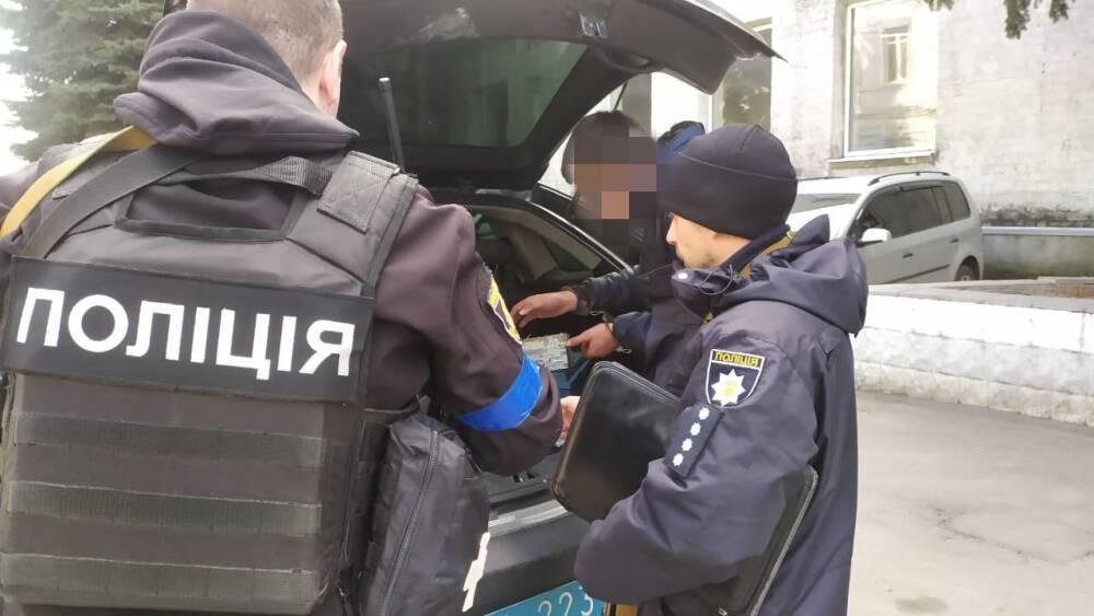 В Днепре задержали возможных пособников оккупантов: полиция передала их уже СБУ, фото