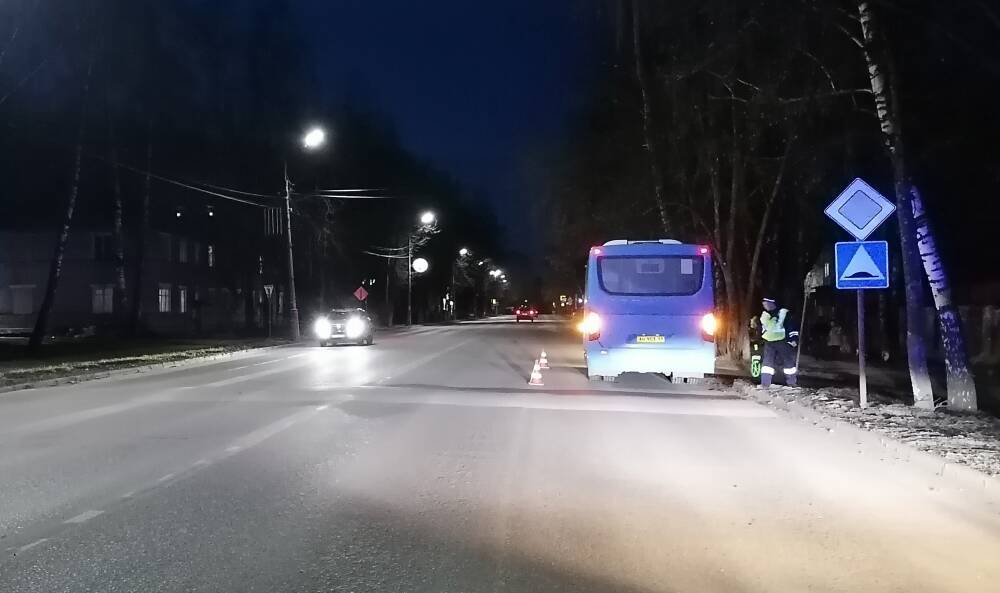 Ребенок получил травмы при падении в автобусе в Тверской области