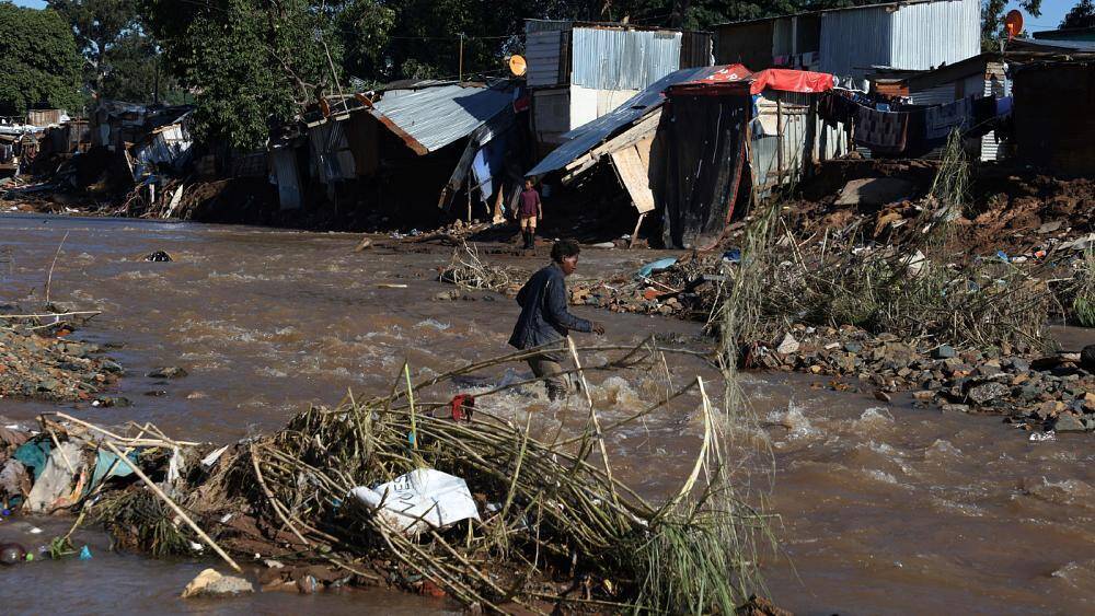 Сотни человек стали жертвами разрушительного наводнения на востоке ЮАР