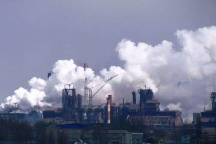 Около тысячи местных жителей скрываются на заводе "Азовсталь" в Мариуполе